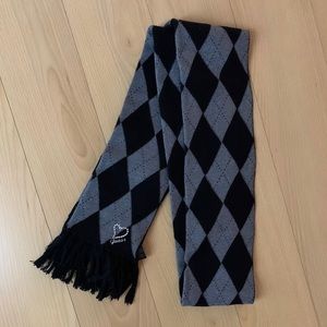 NW Guess scarf